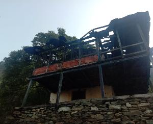 Banjar: Arson incident in Shalauri village, burning three rooms to ashes