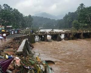 vDecision to open shutters of all dams amid flood situation in Kerala, red alert issued on 10 dams