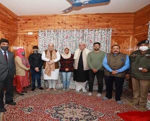 Home Minister met the family of martyr CID Inspector Parvez Ahmed after reaching Srinagar