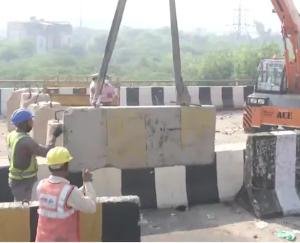 Police removed barricading from Delhi's Ghazipur and Tikri border