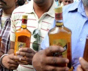 Rajgarh: Police recovered two boxes of illegal liquor from Dhaba