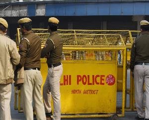 Strict action will be taken against those selling or bursting crackers in Delhi