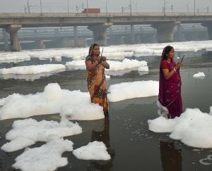 Pollution heavy on faith and belief, devotees take a dip in polluted Yamuna on Chhath Puja