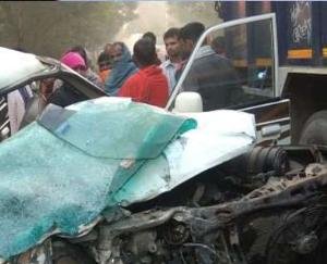 Bihar: Sumo car collided with truck laden with LPG cylinder, driver along with family dies