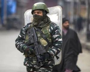 Suspected terrorists attack CRPF patrol in Pattan, Jammu and Kashmir, 5 including two soldiers injured