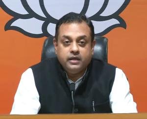 BJP surrounds Kejriwal government on rising pollution cases in Delhi