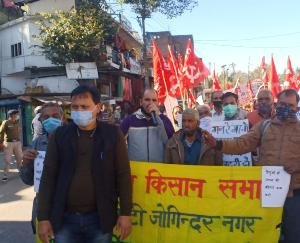 Joginder Nagar: Demonstration of CPI(M) demanding filling of vacant posts of doctors