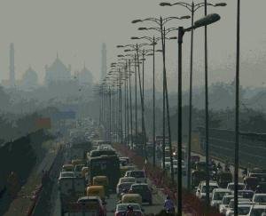 Delhi air still in 'very poor' condition, AQI reaches 387