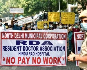 Delhi: Resident doctors of Hindurao Hospital on strike, know what is the matter