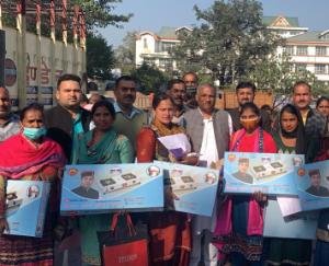 Paonta Sahib: Free gas connections distributed to eligible beneficiaries