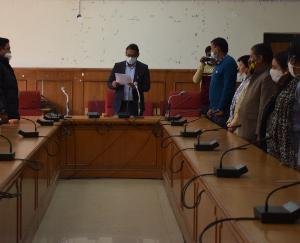 On-the-occasion-of-Constitution-Day,-the-officers-and-employees-of-Solan-district-were-administered-the-oath-of-compliance-with-the-Constitution.