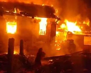 Shimla: Four houses burnt to ashes in the incident of arson in Chaupal, loss of lakhs