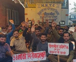 Parwanoo: Peace Meal workers sitting on indefinite tool down strike