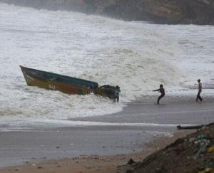 13-15 boats sunk in sea due to heavy rains in Gujarat, many fishermen missing