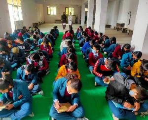 Arki: Students of Lakshya Convent School, Manjyat participated in the postcard campaign