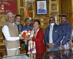 Shimla: Newly elected office bearers of non-teacher union met the governor
