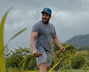 Bollywood actor Salman Khan was bitten by a snake