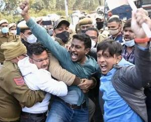 Delay in NEET-PG counseling: Ruckus on the streets of Delhi, doctor-police clash
