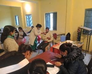 Dadlaghat: In Navgaon, 15 to 18 year old children were given corona vaccine