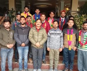 Mandi: 11 families left BJP and joined Congress