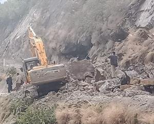  शिलाई : पहाड़ दरकने से एक व्यक्ति की मौके पर मौत, दो ने अस्पताल में तोड़ा दम 