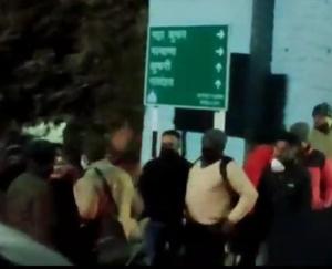 Shimla: Tourists entangled with police under the influence of alcohol, slapped ASI
