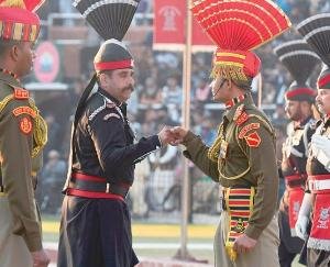 Republic Day celebration at Wagah border, BSF-Pak Rangers officers distributed sweets to each other