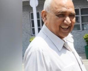 dhwala ne gheri apni hi sarkaar