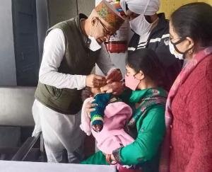 MLA gave first drops of pulse polio in Alampur