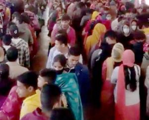 People's influx of faith gathered in the temples and pagodas of the area