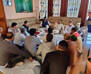 शिक्षा मंत्री सुरेश भारद्वाज ने सोनिया ठाकुर के घर पहुंच कर किया शोक व्यक्त