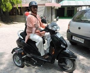 आर्मी मेन ने दिव्यांग होने के बावजूद भी नहीं मानी हार, फौजी रिटायर्ड होने के बाद भी नहीं है किसी से कम