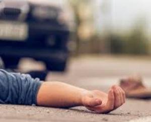 तेज़ रफ़्तार कार ने एक व्यक्ति को रौंदा मौक़े पर मौत