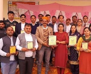 Dadasiba: Outstanding teachers and management committees awarded in education dialogue program in education section
