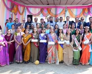 Student of the Year for Komal and Miss Farewell for Tanvi