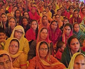 On the eighth day of Shrimad Devi Bhagwat Katha, devotees thronged