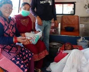 The cry of the child resonated in the 108 ambulance