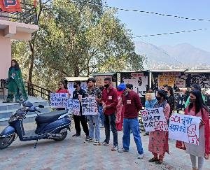 Demonstration by SFI unit in college