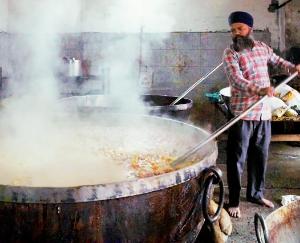  The world's largest langar is made in Sri Harmandir Sahib