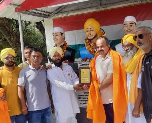 Manish Sharda paid floral tribute to the martyrs in Ambota