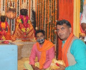 Narendra Atri, along with dozens of youths, got the head of Baba Kamalahiya in the court