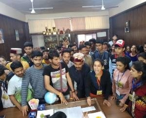 अभाविप ने छात्रा के साथ उत्पीड़न को लेकर किया रोष प्रकट, कॉलेज के अध्यापक के विरुद्ध  खोला मोर्चा