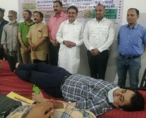 Amit Singla Social Welfare Society made a record in the state by collecting blood donation of 101 people