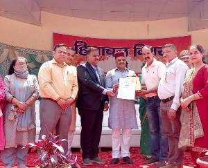 Kunihar: Gram Panchayat Hatkot awarded with special honor for excellent services
