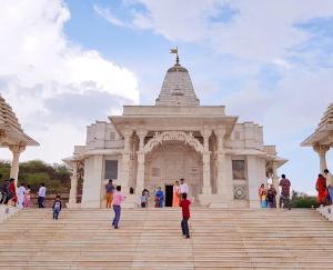 Birla Mandir of Jaipur is a combination of modern style and ancient Hindu architecture