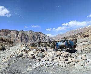 Manali Leh road open for small vehicles till 1 pm