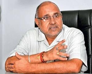 Congress doubts its own president, make one president and four working presidents: Khanna