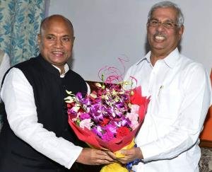 Union Steel Minister calls on Governor