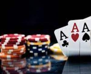 Police caught two people gambling on the spot