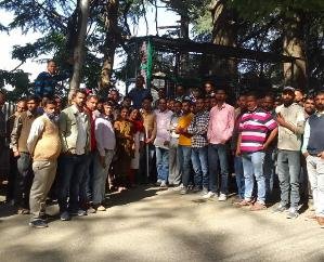 Water guards who have completed 8 years' tenure should be made on contract